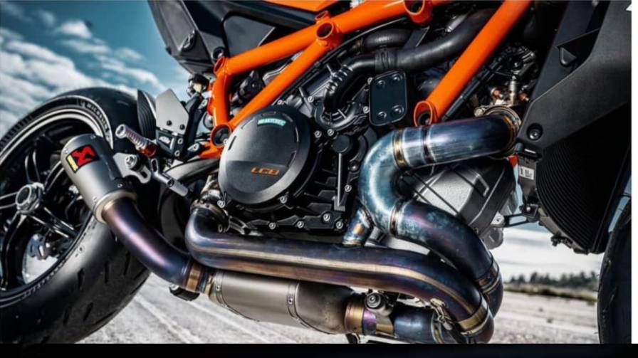 KTM 1390 Super Duke R Engine